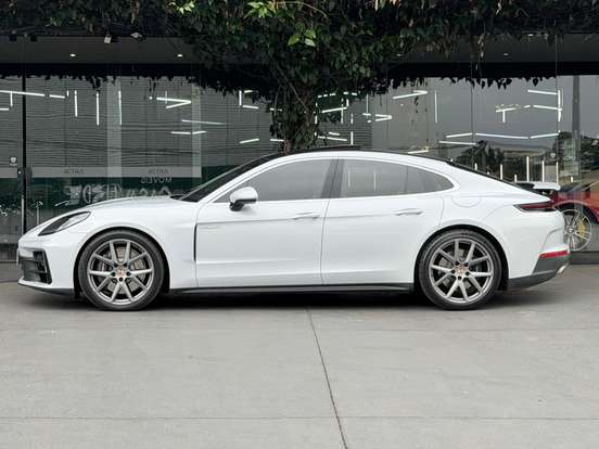 PORSCHE-PANAMERA-2024