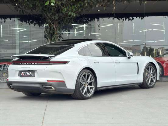 PORSCHE-PANAMERA-2024