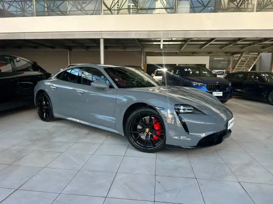 PORSCHE TAYCAN ELÉTRICO