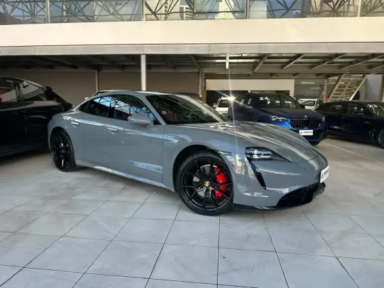 PORSCHE-TAYCAN-2022