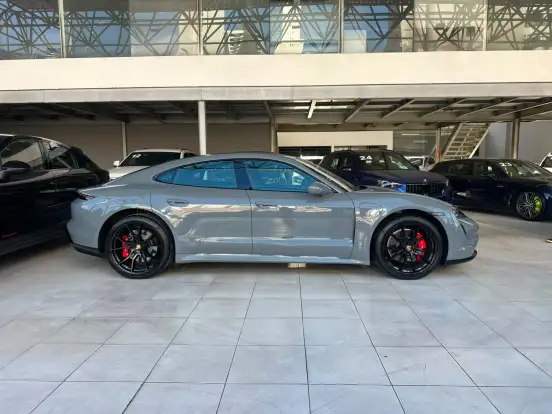 PORSCHE-TAYCAN-2022