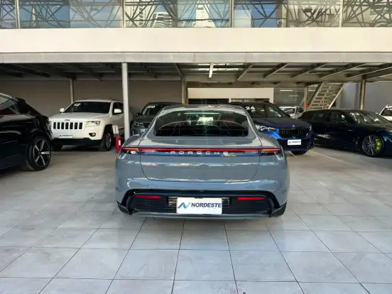PORSCHE-TAYCAN-2022