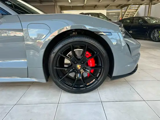 PORSCHE-TAYCAN-2022