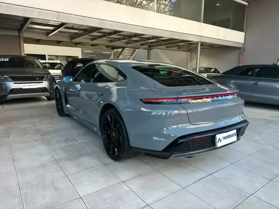 PORSCHE-TAYCAN-2022