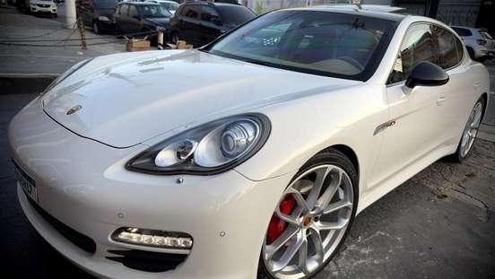 PORSCHE-PANAMERA-2011