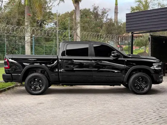 RAM-1500-5.7 V8 GASOLINA REBEL CD 4X4 AUTOMÁTICO RAM-1500-2023