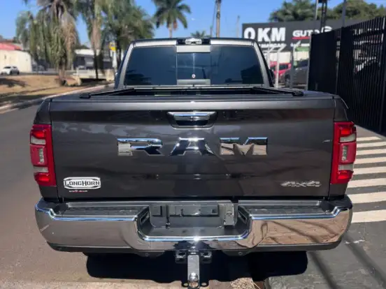 RAM-3500-6.7 I6 TURBO DIESEL LIMITED LONGHORN CD 4X4 AUTOMÁTICO RAM-3500-2022