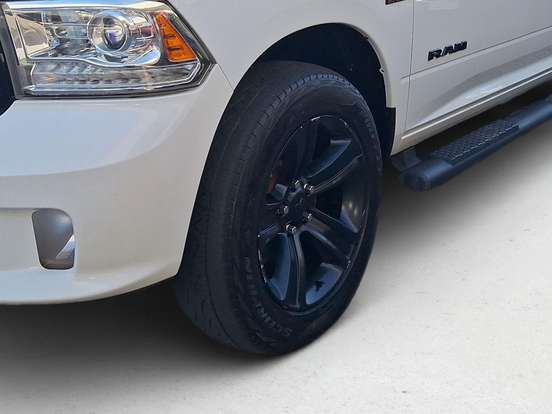 RAM-CLASSIC-5.7 V8 GASOLINA LARAMIE CD 4X4 AUTOMÁTICO RAM-CLASSIC-2022