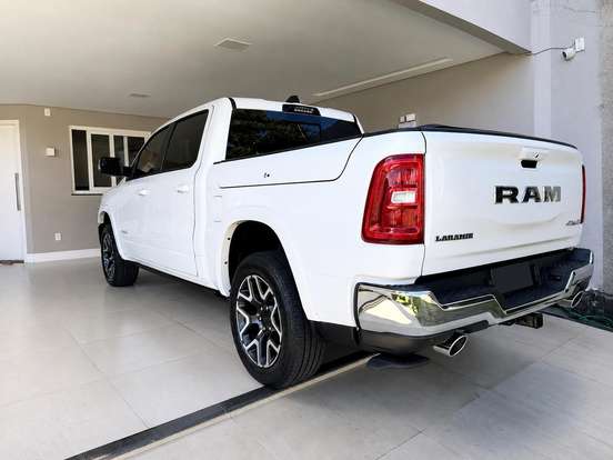 RAM-1500-3.0 HURRICANE 6 BITURBO GASOLINA LARAMIE CD 4X4 AUTOMÁTICO RAM-1500-2024