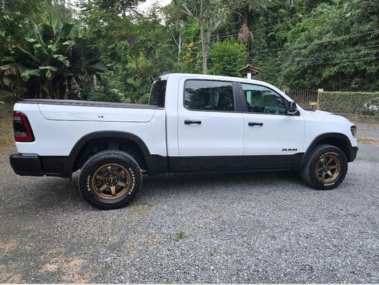 RAM-1500-5.7 V8 GASOLINA REBEL CD 4X4 AUTOMÁTICO RAM-1500-2023