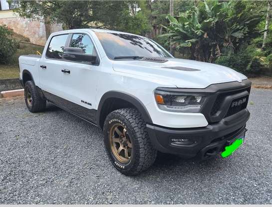 RAM-1500-5.7 V8 GASOLINA REBEL CD 4X4 AUTOMÁTICO RAM-1500-2023