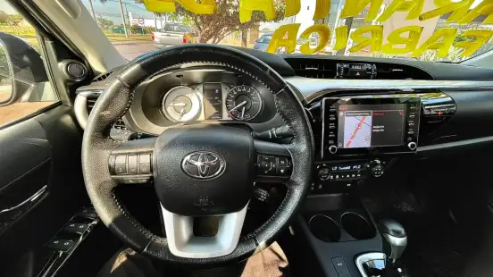 TOYOTA-HILUX-2022