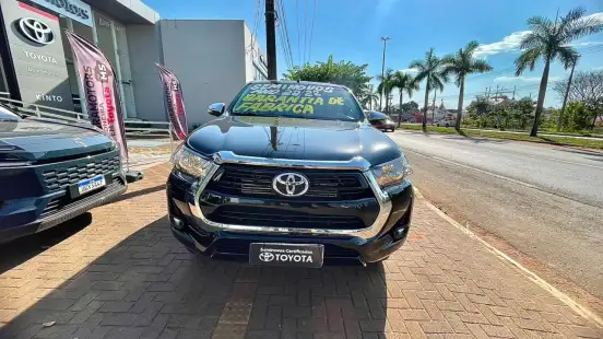 TOYOTA-HILUX-2022