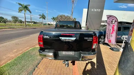 TOYOTA-HILUX-2022