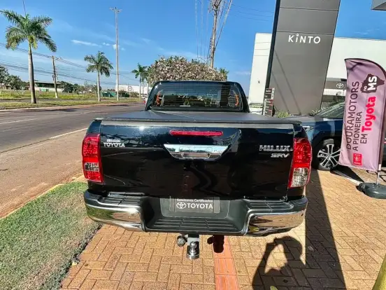 TOYOTA-HILUX-2.8 D-4D TURBO DIESEL CD SRV 4X4 AUTOMÁTICO TOYOTA-HILUX-2022
