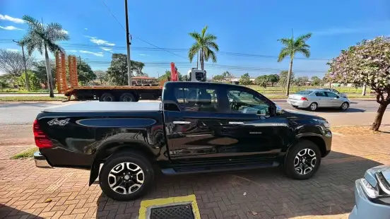 TOYOTA-HILUX-2.8 D-4D TURBO DIESEL CD SRV 4X4 AUTOMÁTICO TOYOTA-HILUX-2022