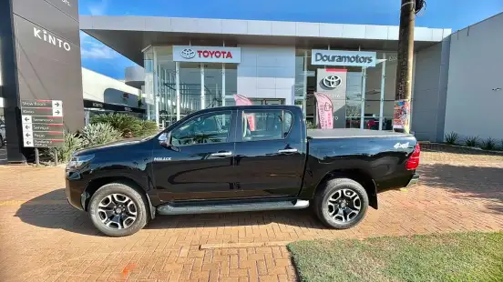 TOYOTA-HILUX-2022