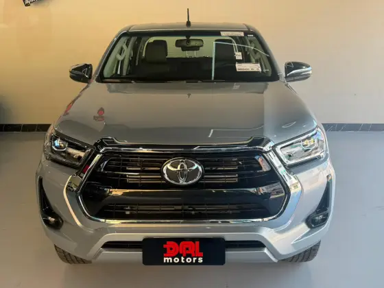 TOYOTA HILUX 2.8 D-4D TURBO DIESEL CD SRV 4X4 AUTOMÁTICO TOYOTA HILUX 2.8 D-4D TURBO DIESEL CD SRV 4X4 AUTOMÁTICO