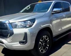 TOYOTA HILUX 2.8 D-4D TURBO DIESEL CD SRV 4X4 AUTOMÁTICO TOYOTA HILUX 2.8 D-4D TURBO DIESEL CD SRV 4X4 AUTOMÁTICO