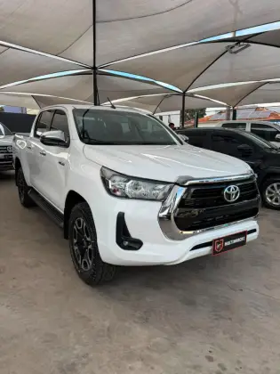 TOYOTA HILUX 2.8 D-4D TURBO DIESEL CD SRV 4X4 AUTOMÁTICO