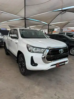 TOYOTA-HILUX-2023