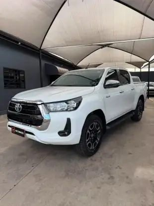 TOYOTA-HILUX-2023