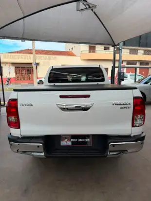 TOYOTA-HILUX-2023