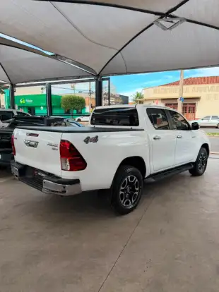 TOYOTA-HILUX-2023