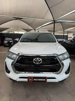 TOYOTA-HILUX-2023