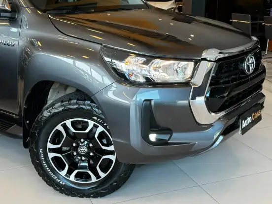 TOYOTA-HILUX-2.8 D-4D TURBO DIESEL CD SRV 4X4 AUTOMÁTICO TOYOTA-HILUX-2020