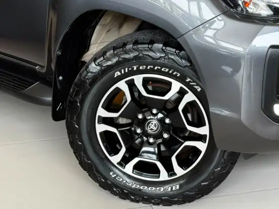TOYOTA-HILUX-2.8 D-4D TURBO DIESEL CD SRV 4X4 AUTOMÁTICO TOYOTA-HILUX-2020