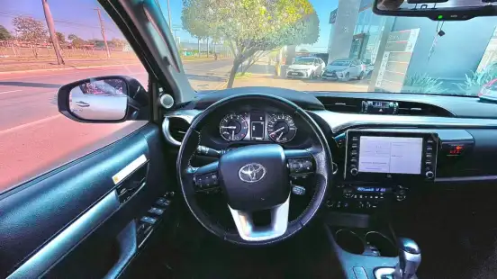 TOYOTA-HILUX-2.8 D-4D TURBO DIESEL CD SRX 4X4 AUTOMÁTICO TOYOTA-HILUX-2022