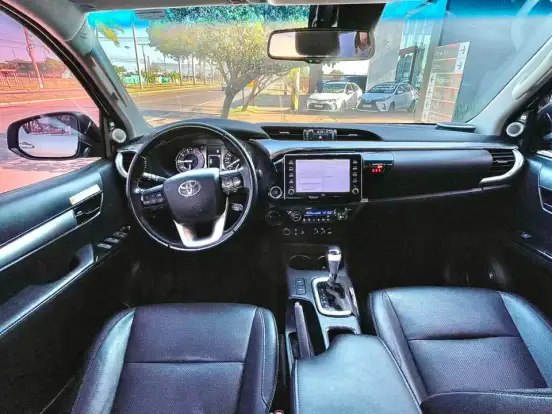 TOYOTA-HILUX-2.8 D-4D TURBO DIESEL CD SRX 4X4 AUTOMÁTICO TOYOTA-HILUX-2022