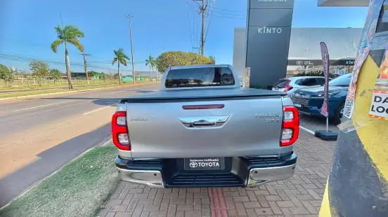 TOYOTA-HILUX-2.8 D-4D TURBO DIESEL CD SRX 4X4 AUTOMÁTICO TOYOTA-HILUX-2022