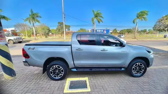 TOYOTA-HILUX-2022