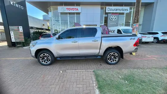 TOYOTA-HILUX-2022