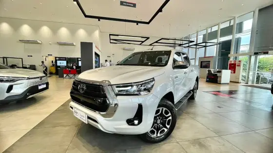 TOYOTA HILUX 2.8 D-4D TURBO DIESEL CD SRX 4X4 AUTOMÁTICO