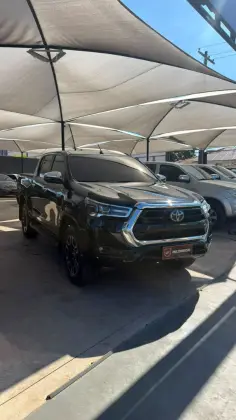 TOYOTA HILUX 2.8 D-4D TURBO DIESEL CD SRX 4X4 AUTOMÁTICO