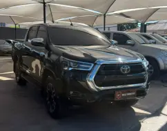 TOYOTA HILUX 2.8 D-4D TURBO DIESEL CD SRX 4X4 AUTOMÁTICO TOYOTA HILUX 2.8 D-4D TURBO DIESEL CD SRX 4X4 AUTOMÁTICO
