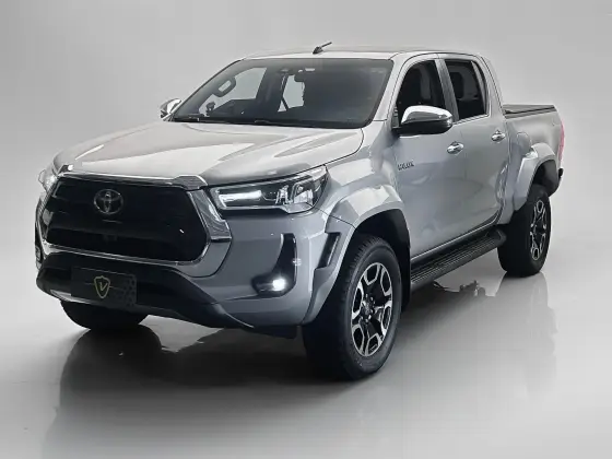 TOYOTA HILUX 2.8 D-4D TURBO DIESEL CD SRX PLUS 4X4 AUTOMÁTICO TOYOTA HILUX 2.8 D-4D TURBO DIESEL CD SRX PLUS 4X4 AUTOMÁTICO