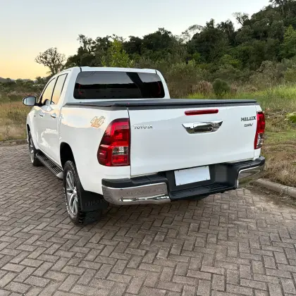 TOYOTA HILUX 2.8 SRV 4X4 CD 16V DIESEL 4P AUTOMÁTICO TOYOTA HILUX 2.8 SRV 4X4 CD 16V DIESEL 4P AUTOMÁTICO