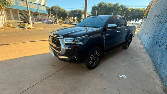 TOYOTA HILUX 2.8 D-4D TURBO DIESEL CD SRV 4X4 AUTOMÁTICO