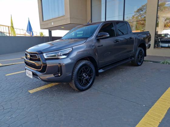TOYOTA HILUX 2.8 D-4D TURBO DIESEL CD SRX 4X4 AUTOMÁTICO