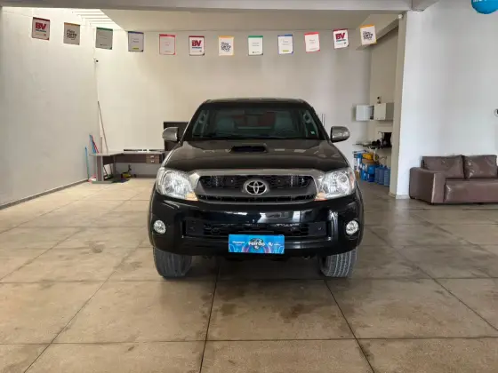 TOYOTA HILUX 3.0 SRV 4X4 CD 16V TURBO INTERCOOLER DIESEL 4P AUTOMÁTICO TOYOTA HILUX 3.0 SRV 4X4 CD 16V TURBO INTERCOOLER DIESEL 4P AUTOMÁTICO