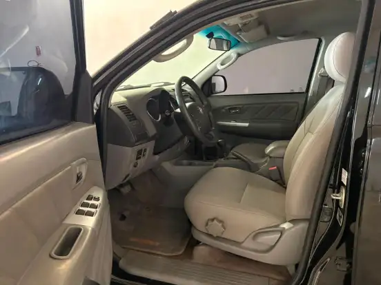 TOYOTA-HILUX-2010