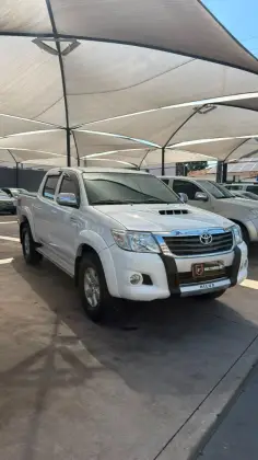 TOYOTA HILUX 3.0 SRV TOP 4X4 CD 16V TURBO INTERCOOLER DIESEL 4P AUTOMÁTICO TOYOTA HILUX 3.0 SRV TOP 4X4 CD 16V TURBO INTERCOOLER DIESEL 4P AUTOMÁTICO