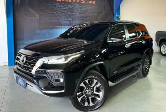 TOYOTA HILUX SW4 2.8 D-4D TURBO DIESEL SRX 7L 4X4 AUTOMÁTICO