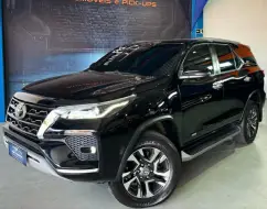 TOYOTA HILUX SW4 2.8 D-4D TURBO DIESEL SRX 7L 4X4 AUTOMÁTICO TOYOTA HILUX SW4 2.8 D-4D TURBO DIESEL SRX 7L 4X4 AUTOMÁTICO