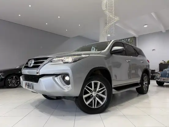 TOYOTA-HILUX SW4-2017