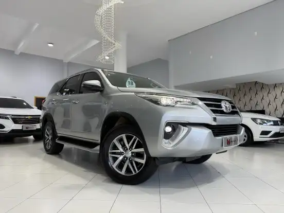 TOYOTA-HILUX SW4-2017